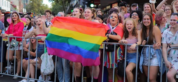 Die bedeutsame Rolle von GLAAD in den Medien - Organisationen & Initiativen